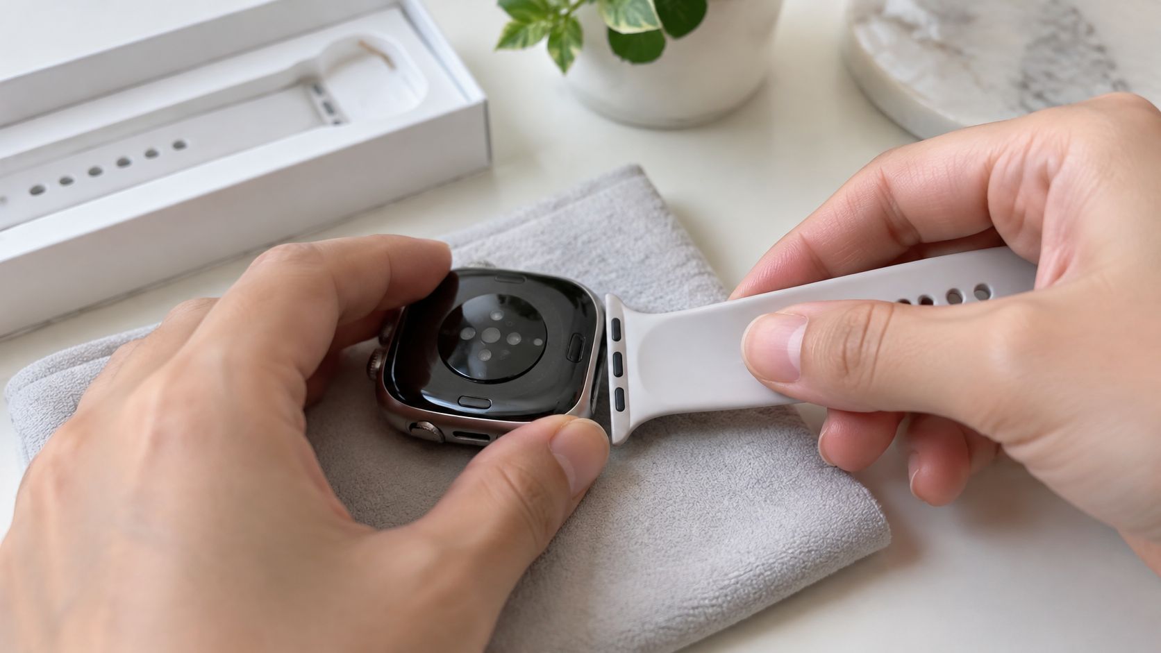 Image of Apple Watch Band Install: A First-Timer's Box-to-Wrist Guide