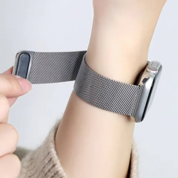 Image of Vayra — Magnetic Milanese (Black) — Apple Watch