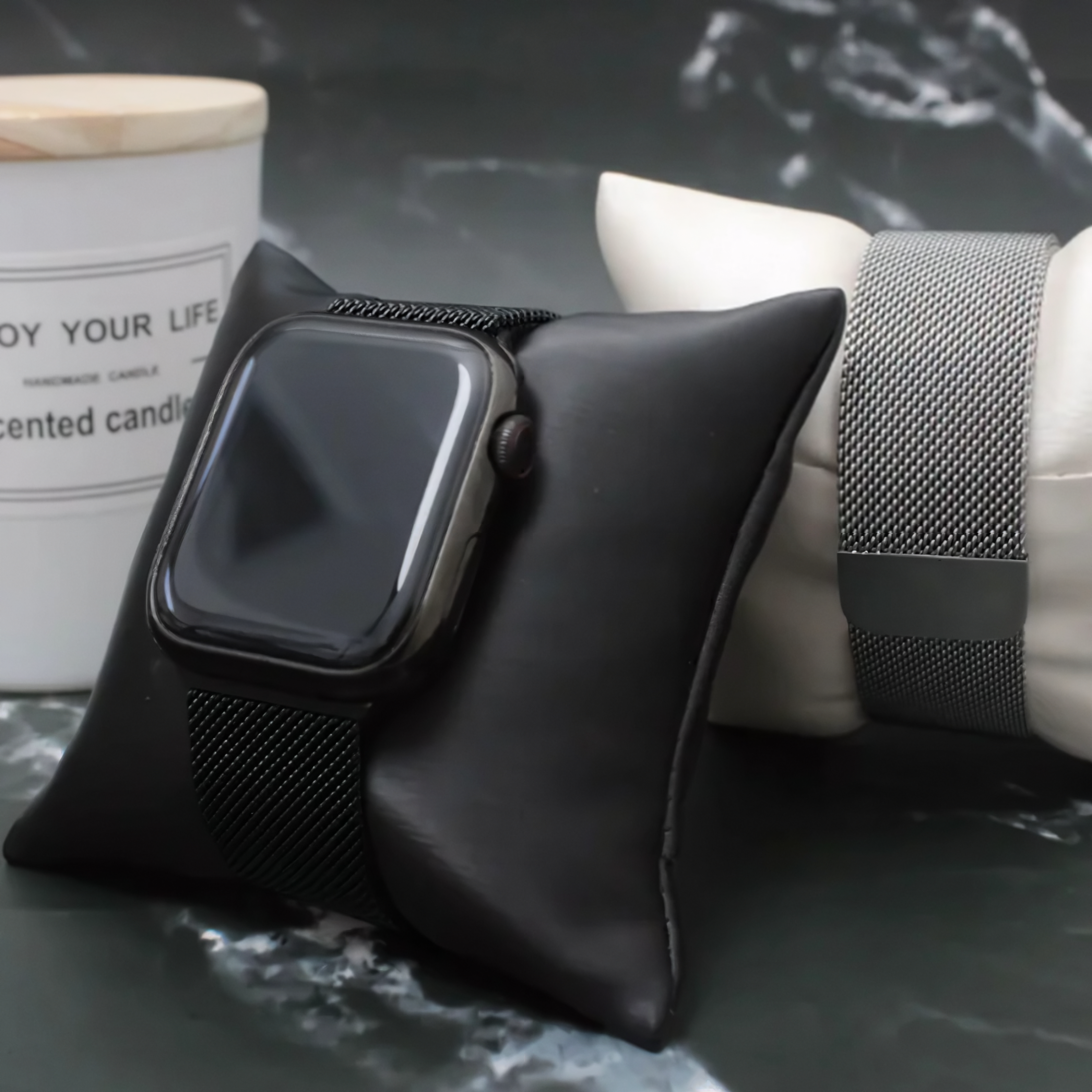 Vayra — Magnetic Milanese (Black) — Apple Watch