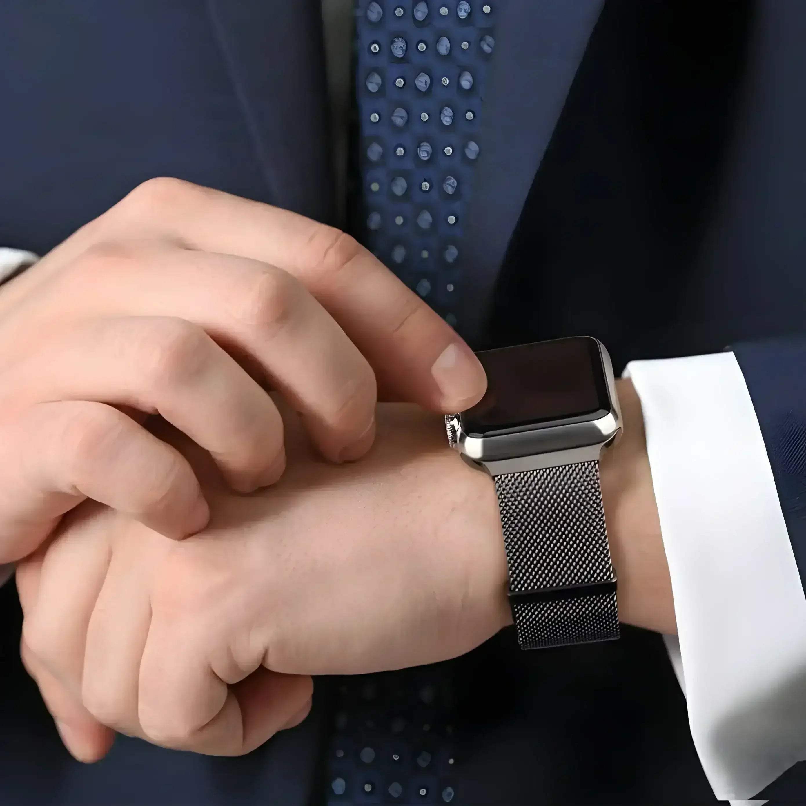 Image of Lunor — Magnetic Milanese — Apple Watch