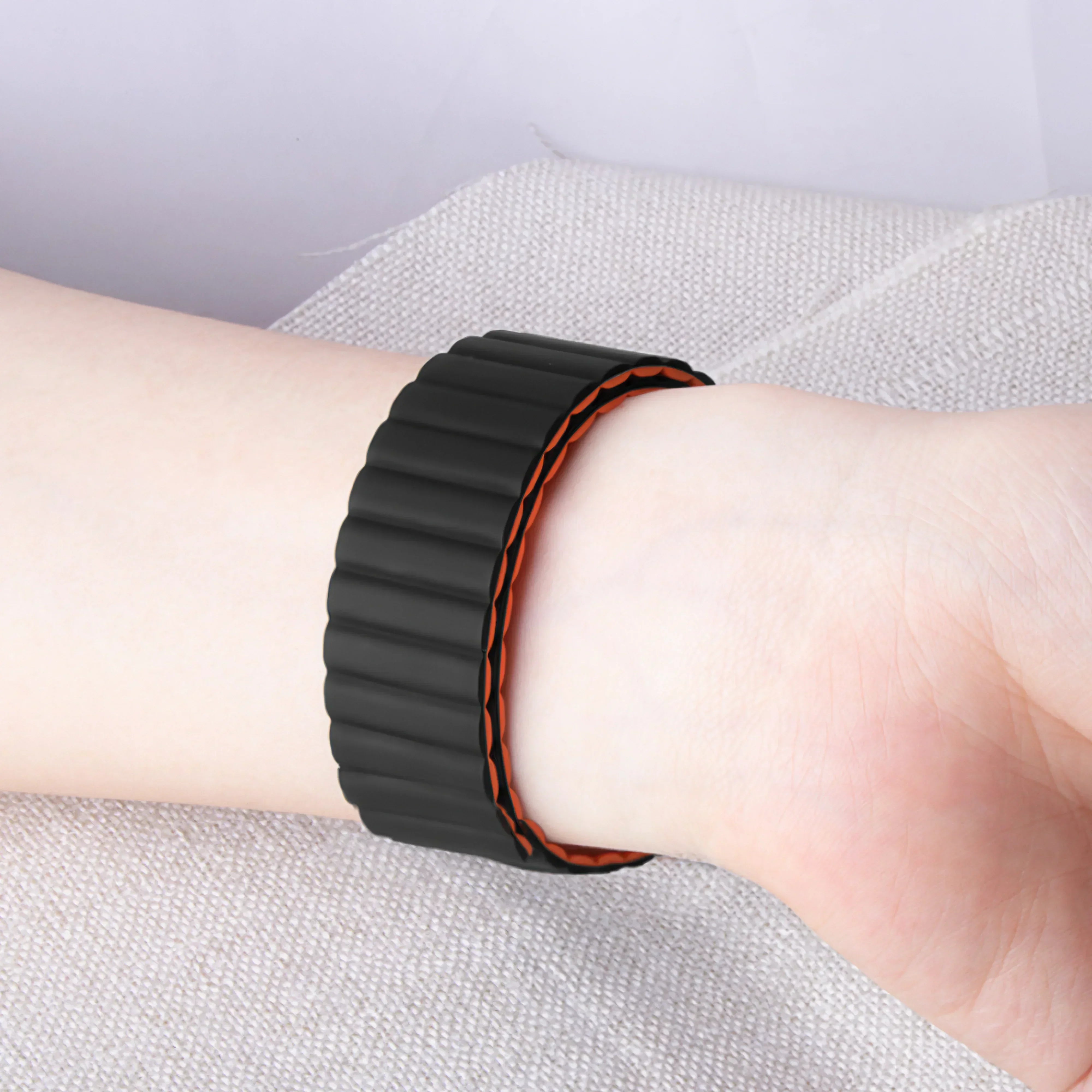 Image of Rovan — Magnetic Loop (Black) — Quick Release 22mm - Nothing but Bands