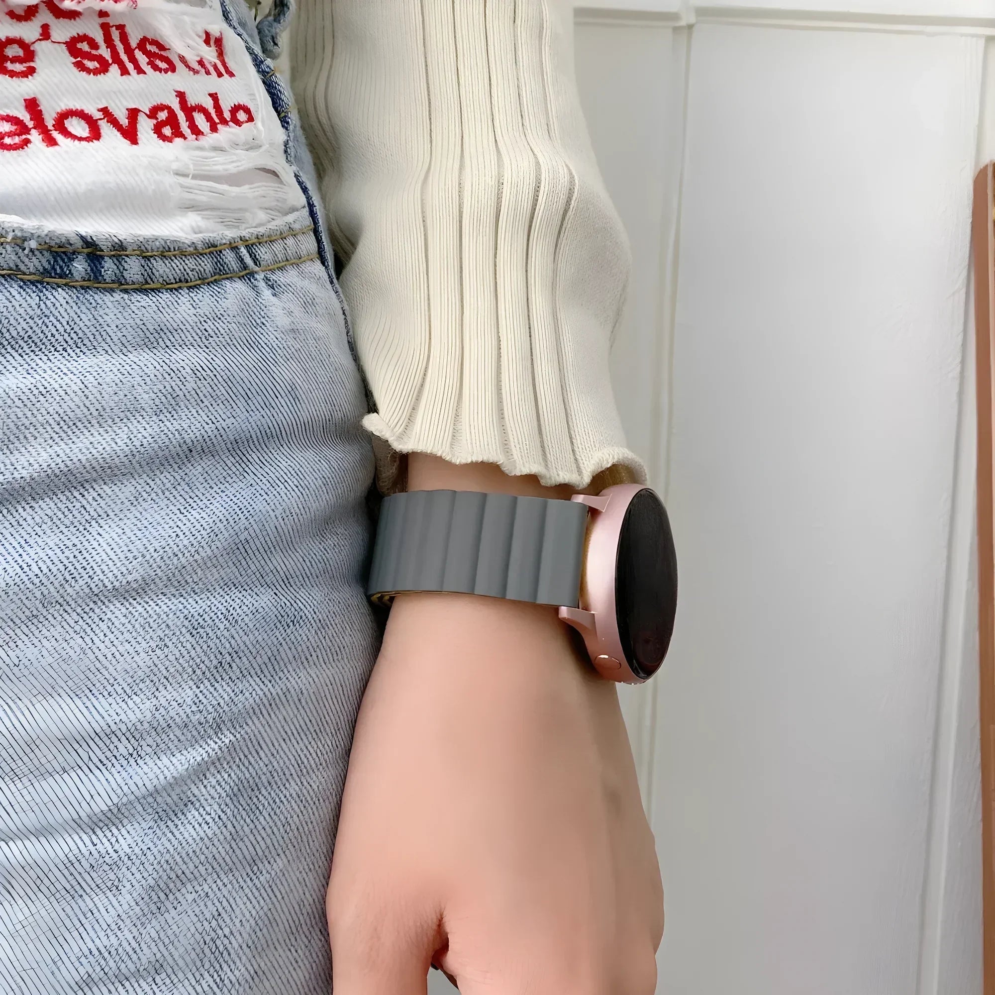 Image of Rovan — Magnetic Loop (Black) — Quick Release 22mm - Nothing but Bands