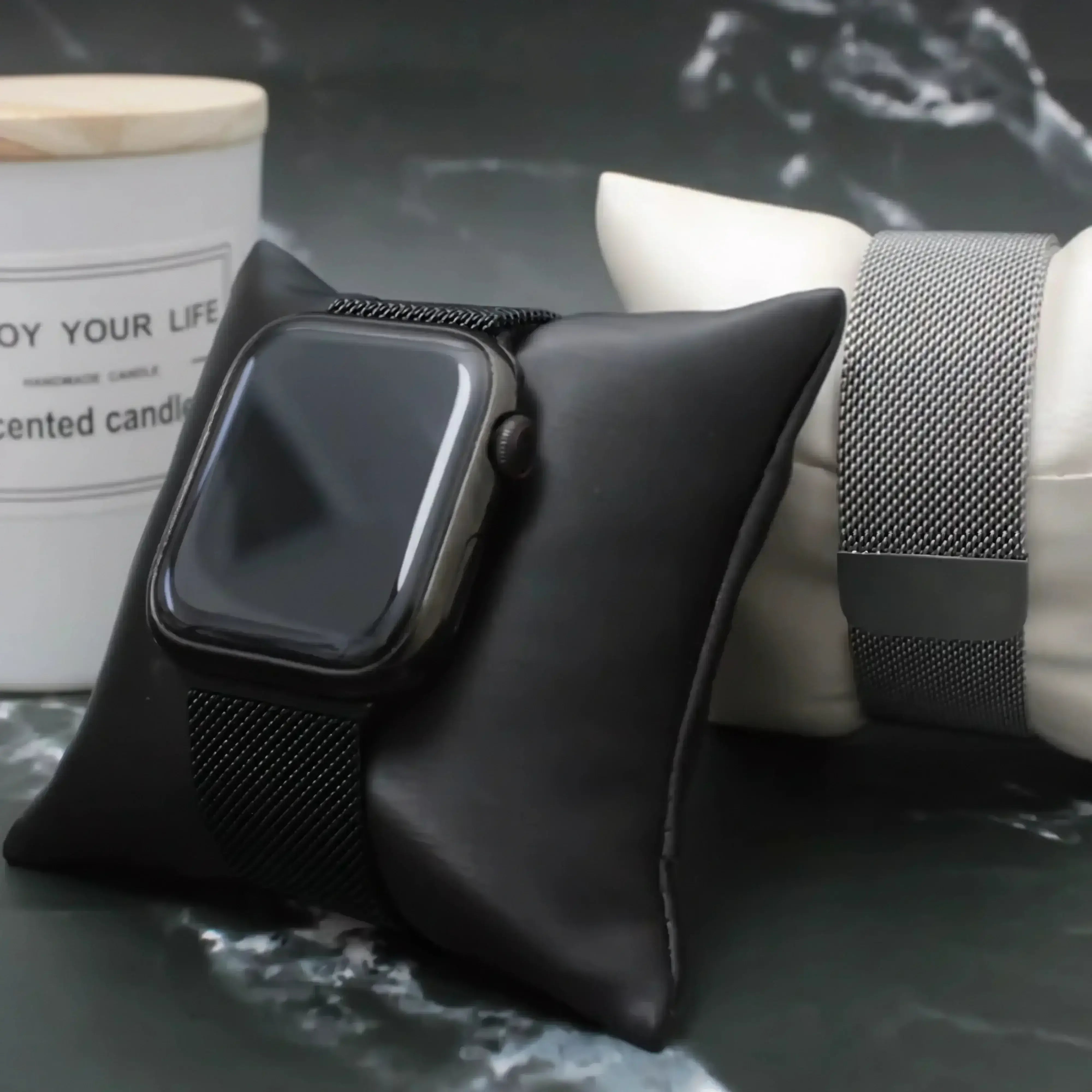 Image of Vayra — Magnetic Milanese — Apple Watch