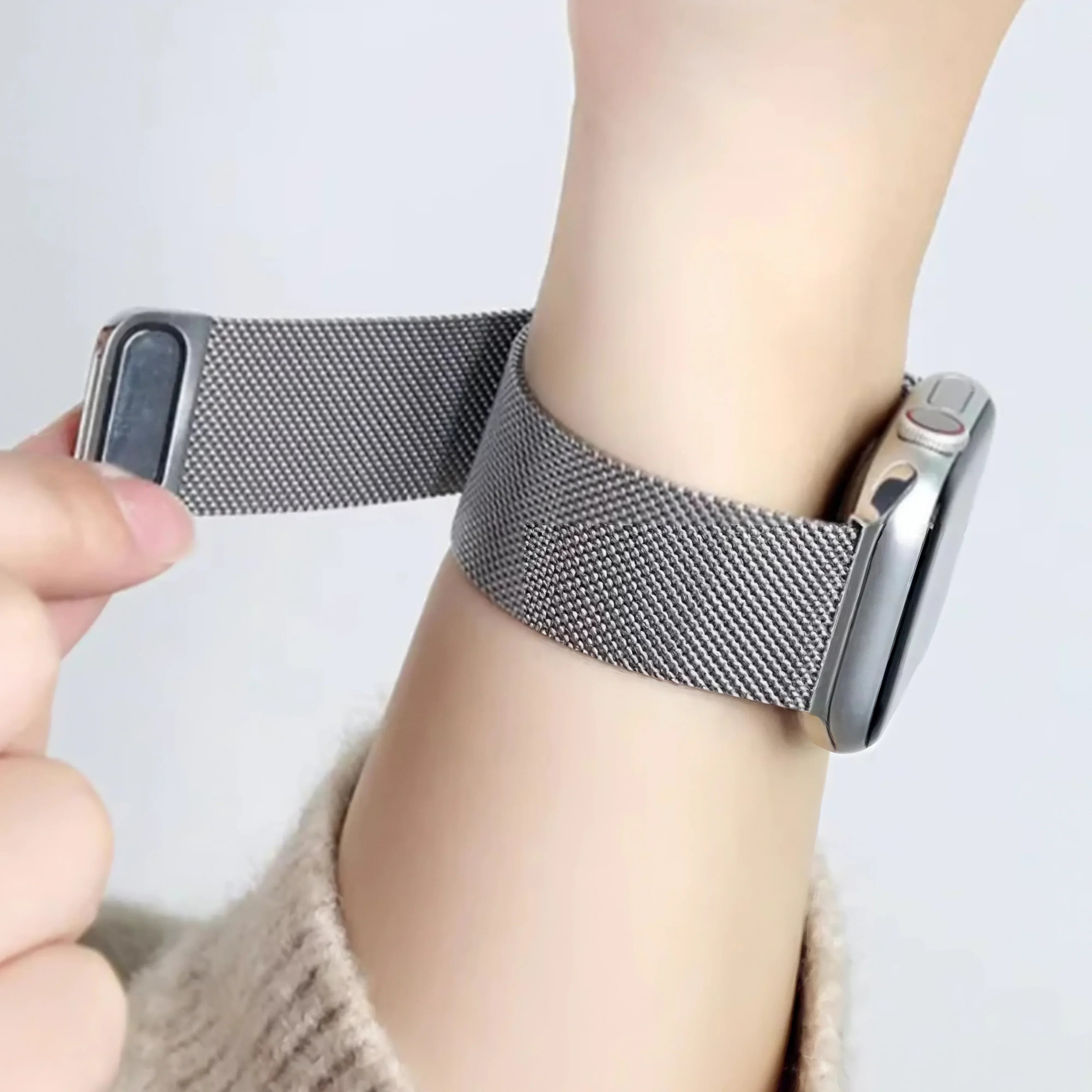 Image of Vayra — Magnetic Milanese (Silver) — Apple Watch - Nothing but Bands