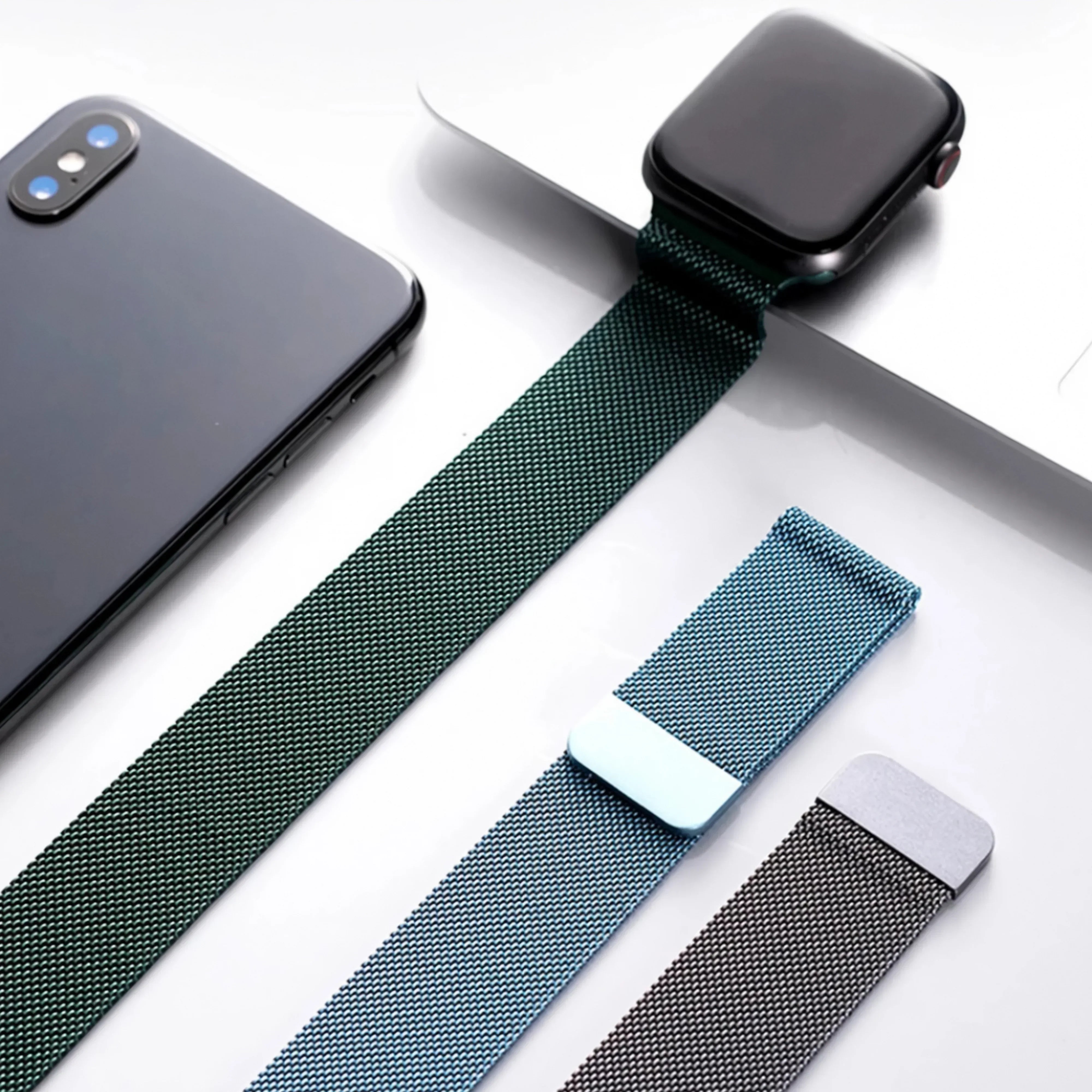 Image of Vayra — Magnetic Milanese (Silver) — Apple Watch - Nothing but Bands