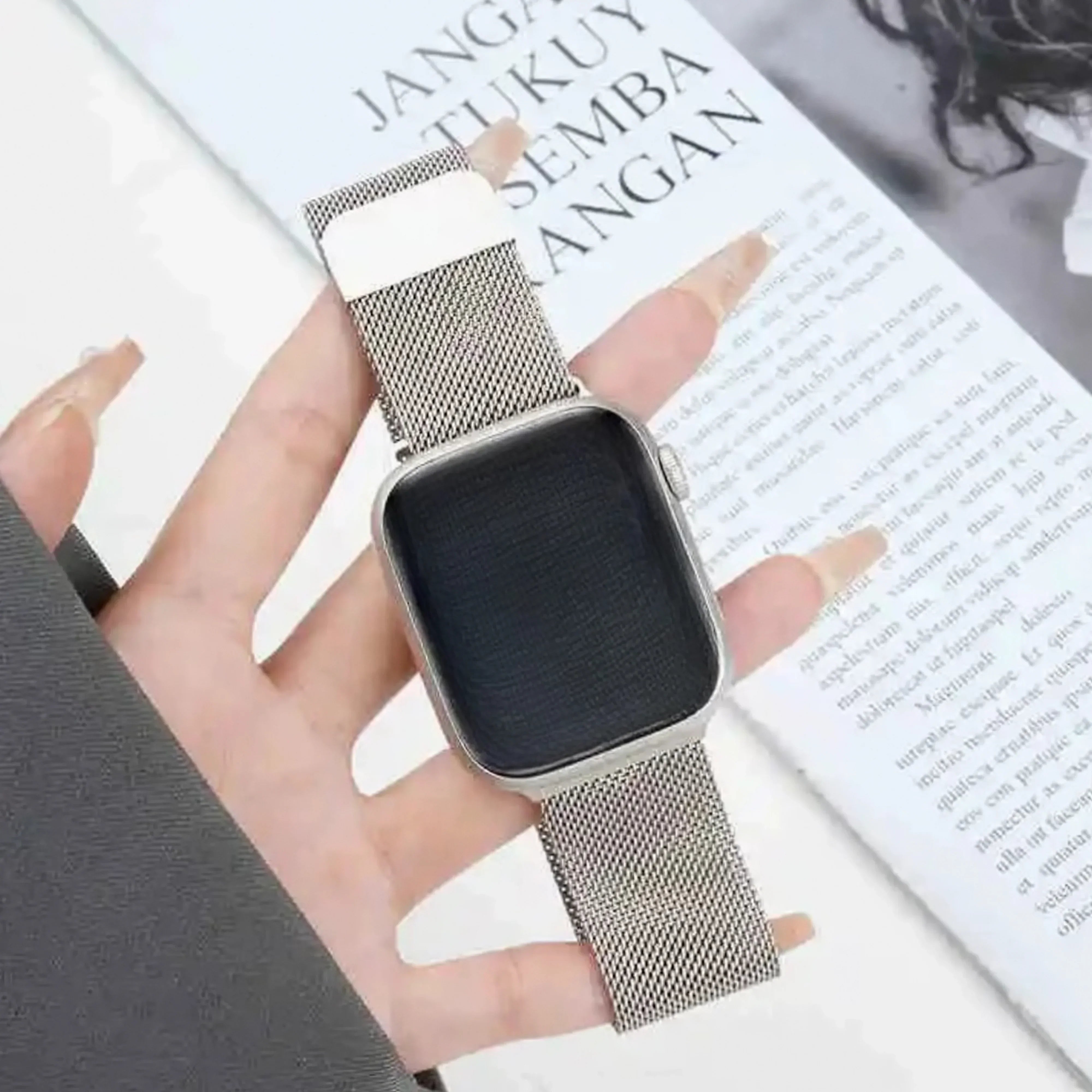 Vayra — Magnetic Milanese (Silver) — Apple Watch - Nothing but Bands