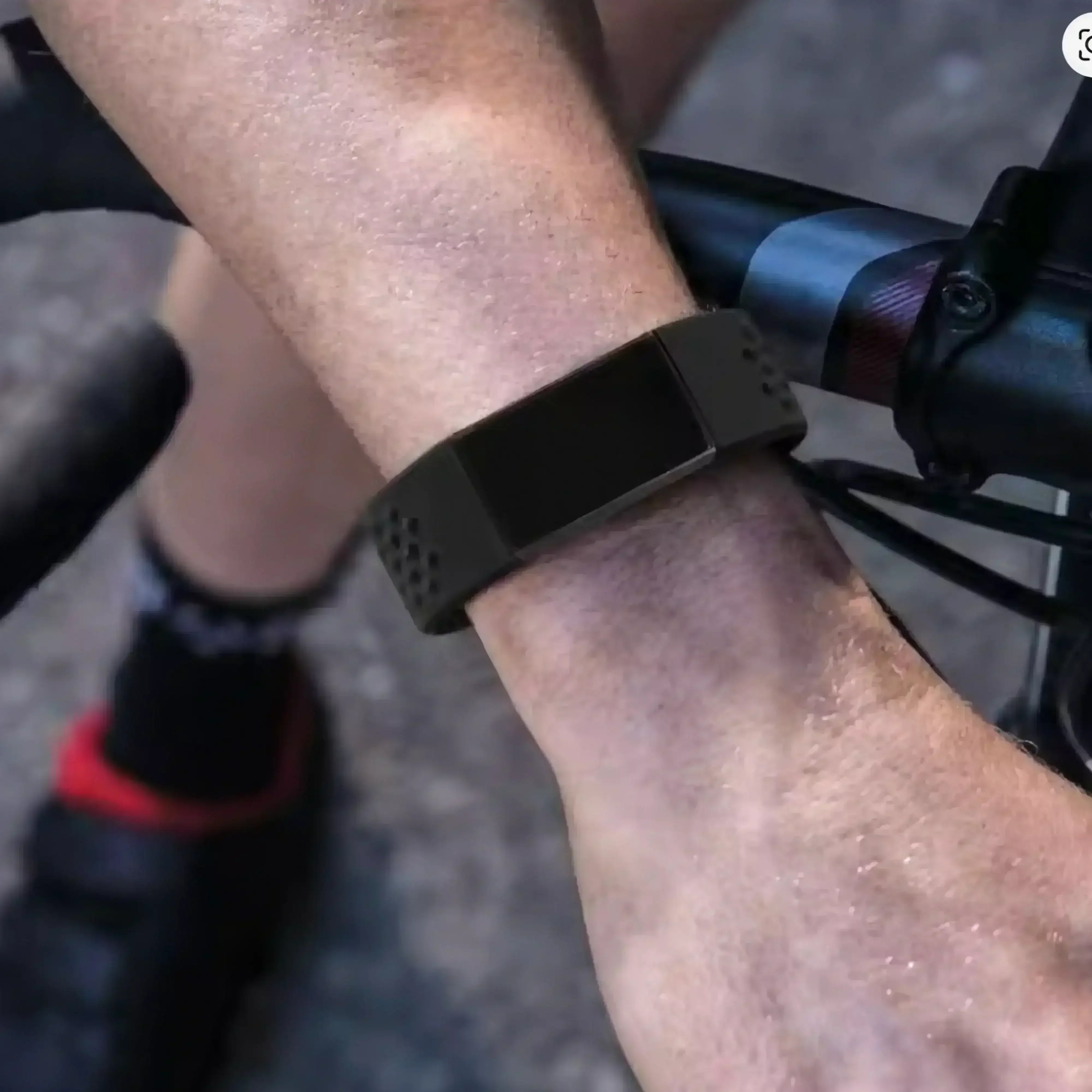 Image of Zera — Silicone Sport Band — Fitbit Charge 3/4